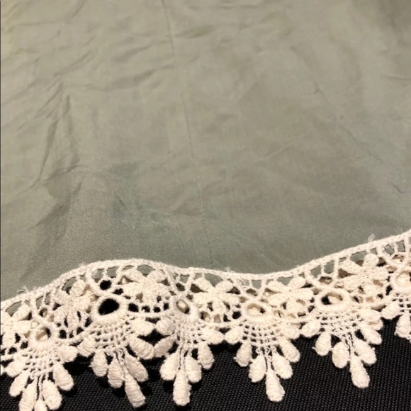 Matte green flowy top! - Picture 4 of 4